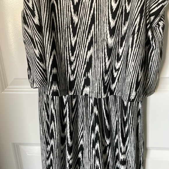 Geometric new direction layered jumpsuit - Picture 2 of 4